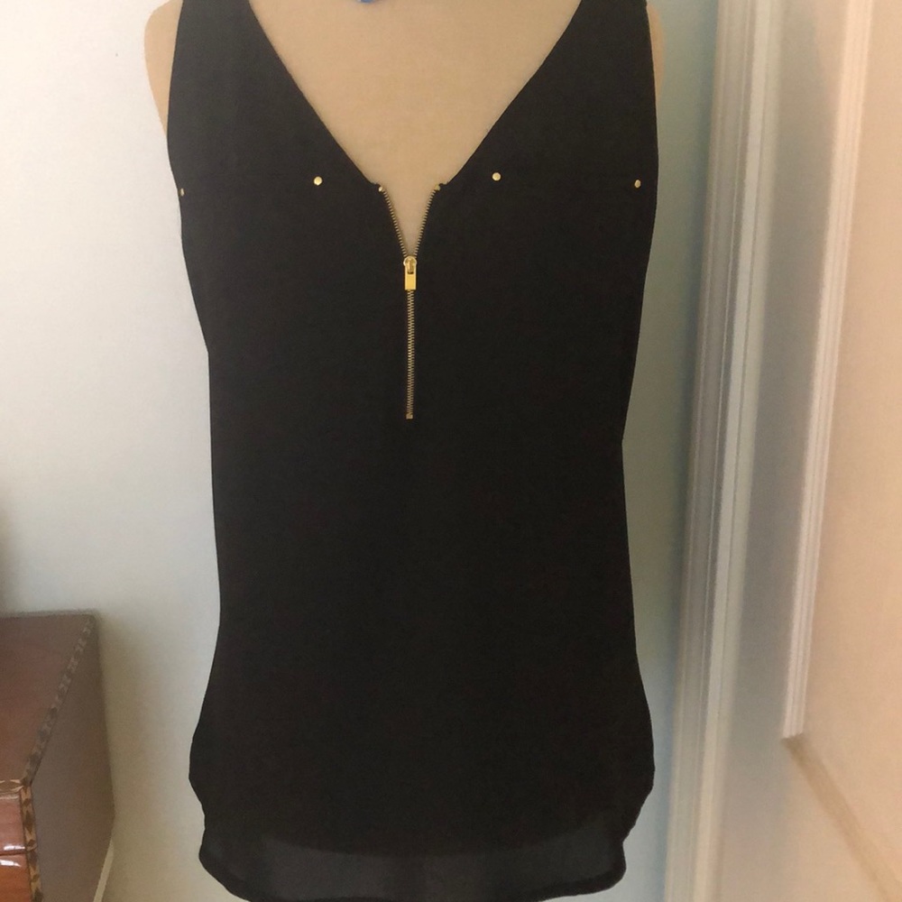Black sleeveless tank